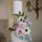 Gold Metal Floating Cake Stand 10x20x15H cm - Cake Tools - Cake Stands - Close-up View