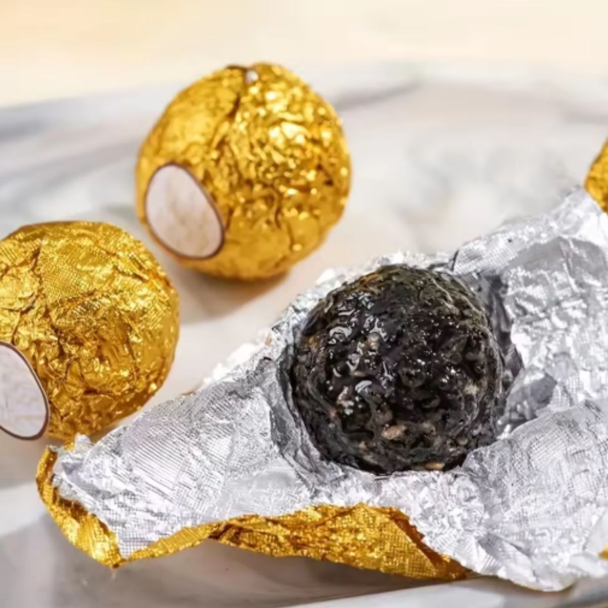 100 Pcs Chocolate Candies Wrapping Foil 10x10 cm (2) 100 Pcs Chocolate Candies Wrapping Foil 10x10 cm (2)