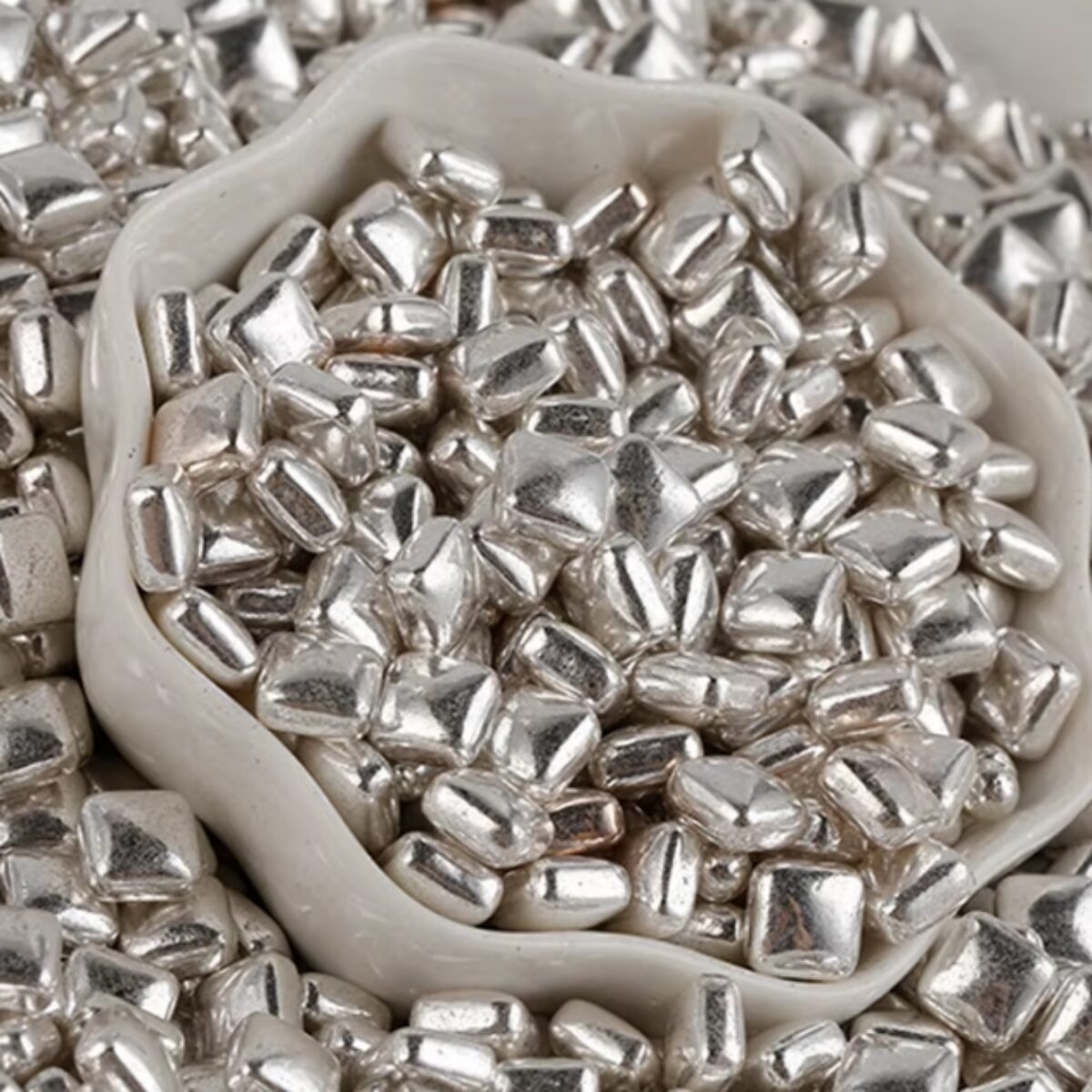 Metallic Square Silver Sugar Sprinkles 100g Metallic Square Silver Sugar Sprinkles 100g